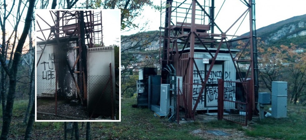 A fuoco un ripetitore telefonico nella notte: danneggiata seriamente la struttura a Trambileno, indagini in corso